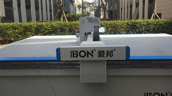 雙面羊絨裁剪機，皮草自動切割設(shè)備。